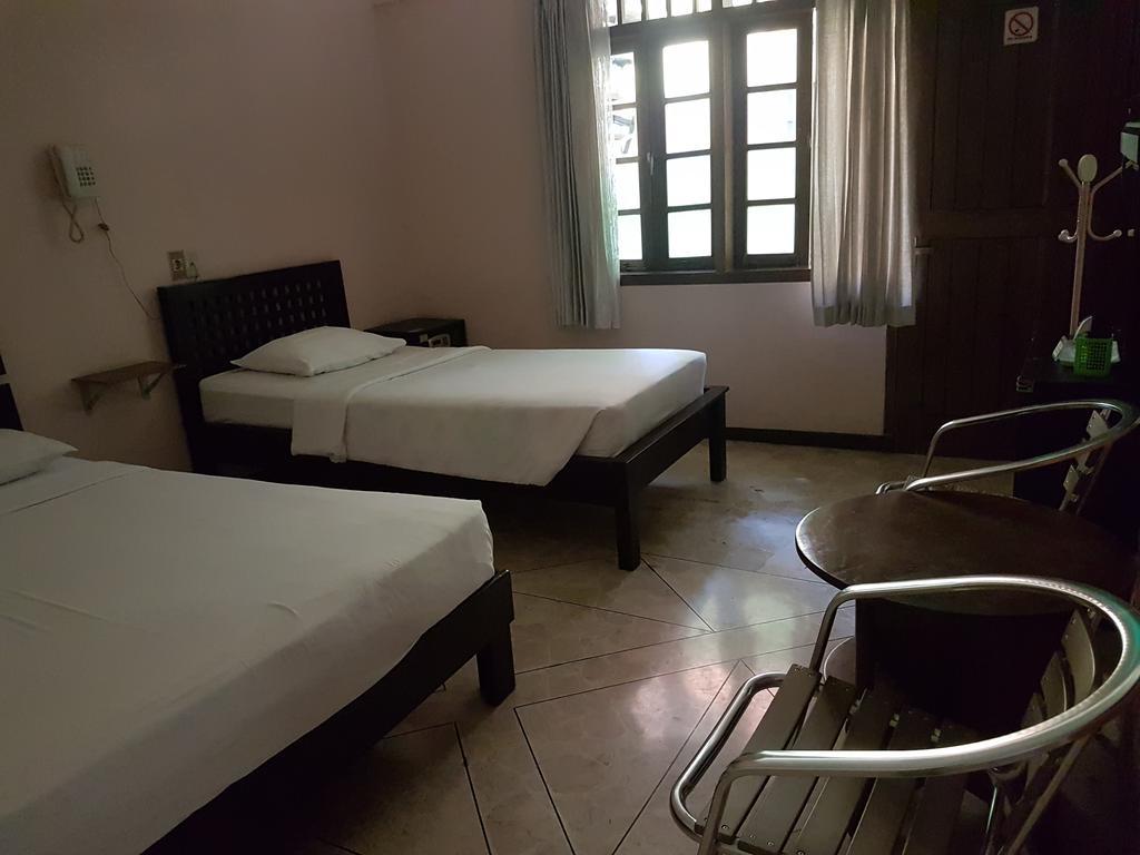 Peye Guesthouse Malang Eksteriør bilde